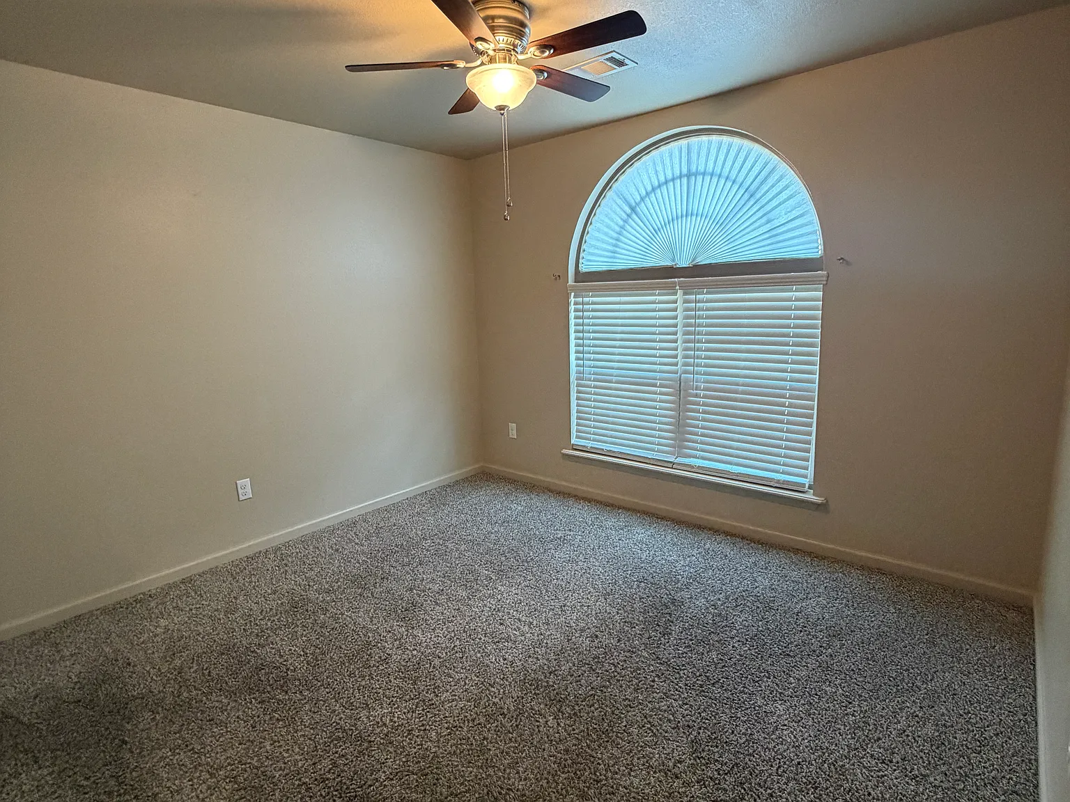 2 bed, 1100 sqft, $1,200 — Photo 3