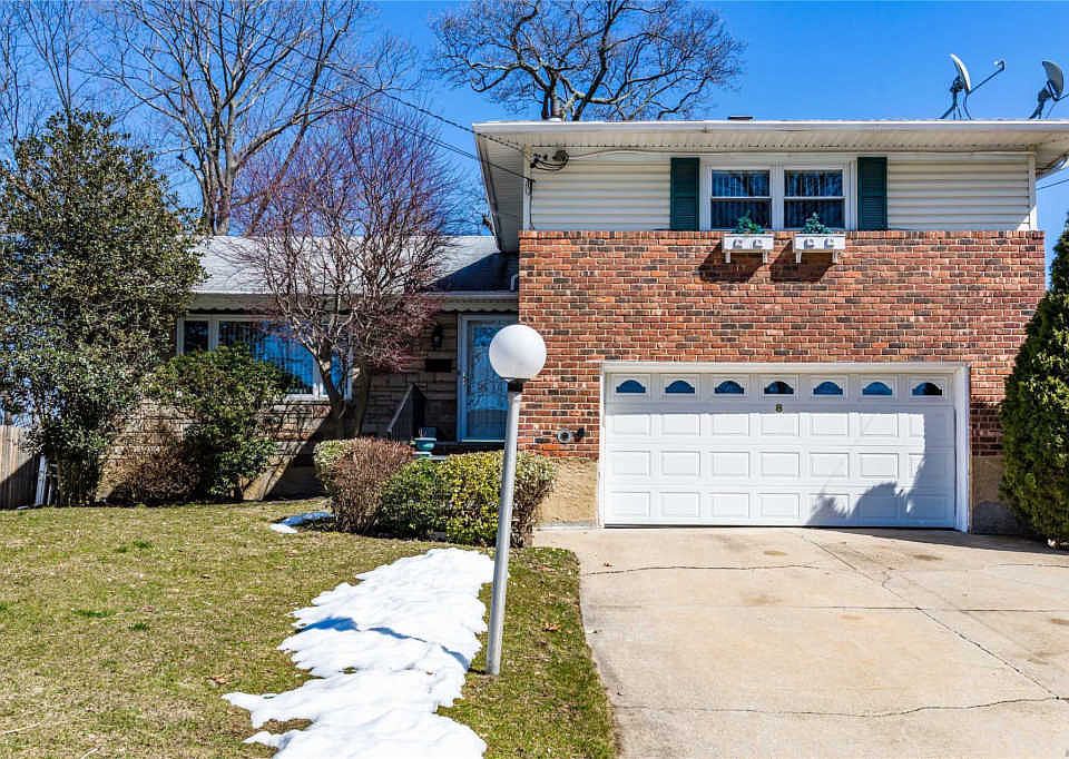 1st image of 8 Briarwood Dr