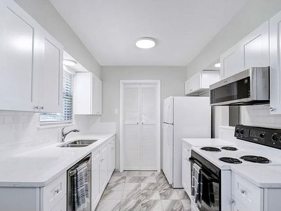 3rd image of 523 Pilgrim Dr