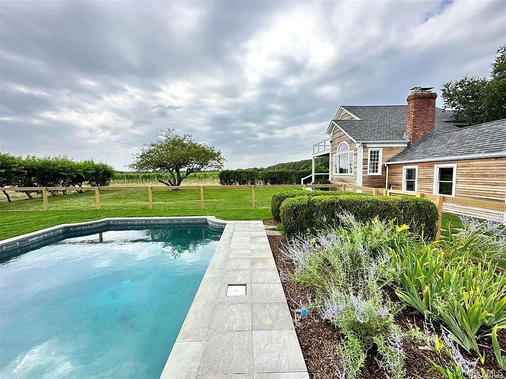 6 bed, 3.5 bath, 3000 sqft, $45,000 — Photo 2