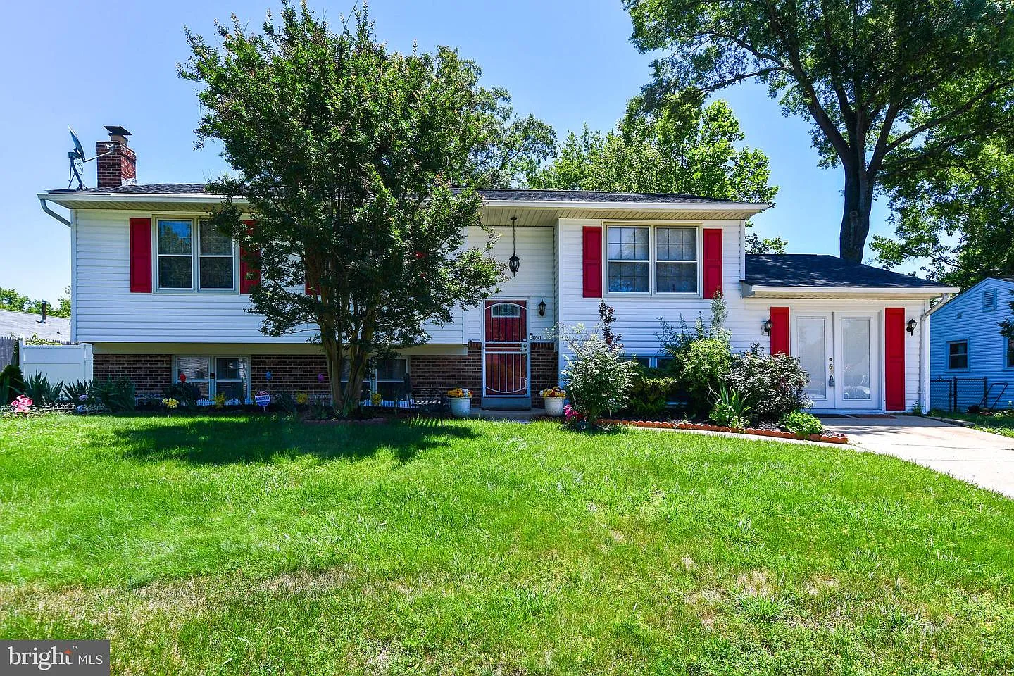 10541 Beechwood Dr photo 1