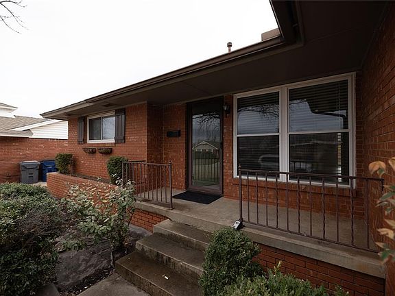 4th image of 2728 Manchester Dr