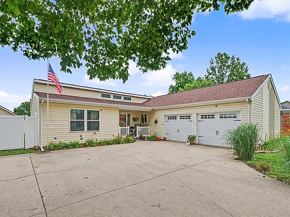 2nd image of 105 Surrey Ln