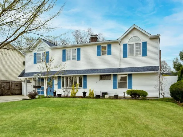 63 Bucket Lane, Levittown, NY 11756