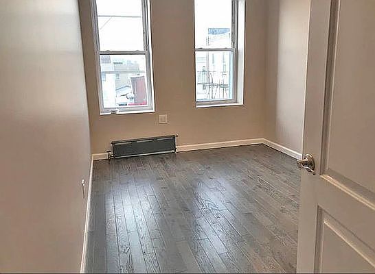 5th image of 3010 Steinway St #3