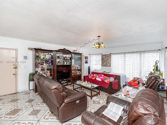 3rd image of 7712 Byron Ave APT 4