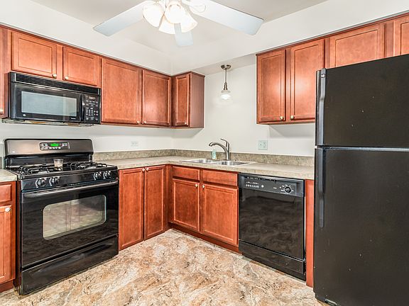 3rd image of 531 Carlysle Dr APT 1