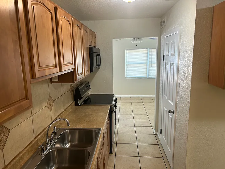 1461 Eaton St — Photo 10
