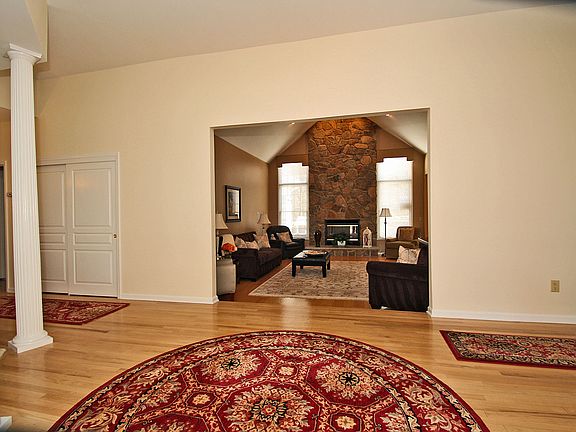 4th image of 410 Michael Ct