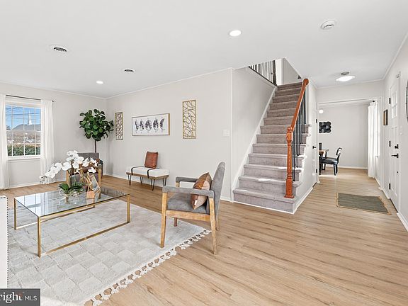 2nd image of 21 Balfour Ln