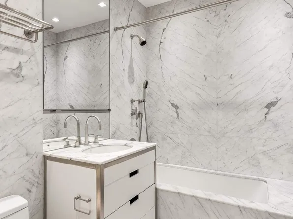 350 West Broadway image 13 of 15