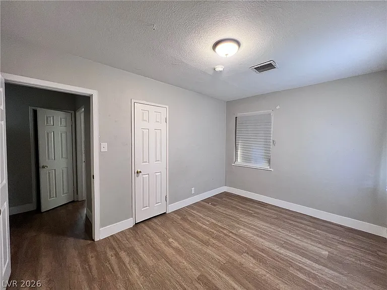 2410 Poplar Ave — Photo 4