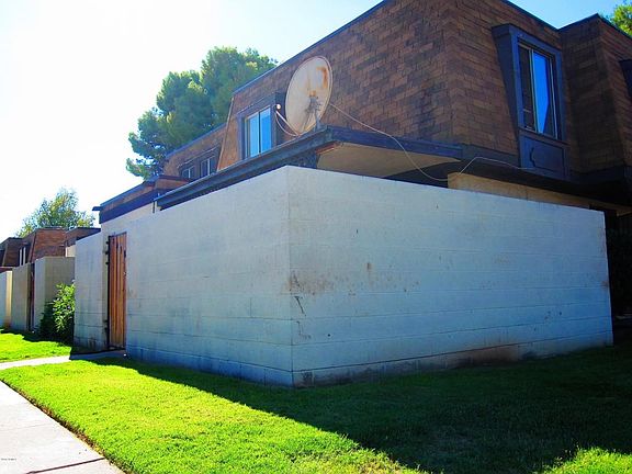 3rd image of 8038 N 32nd Ln