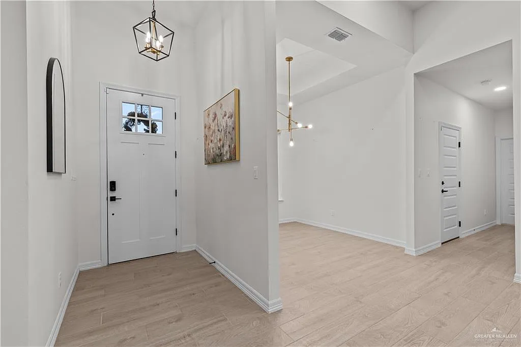 3 bed, 2.0 bath, 1547 sqft, $2,250 — Photo 2