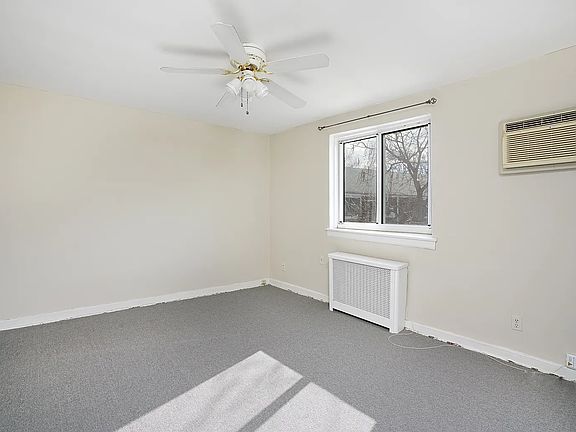 4th image of 247-63 77th Cres #B