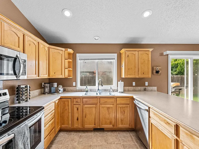 1847 W Whitestone Ct — Photo 11