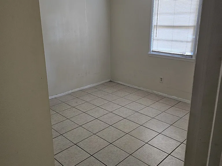 4655 Poinciana Dr — Photo 18