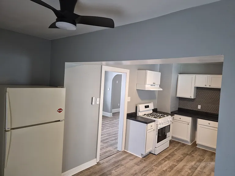 715 E Hudson St — Photo 12