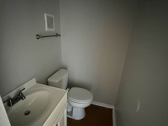 2nd image of 5810 Wellington Dr APT 2