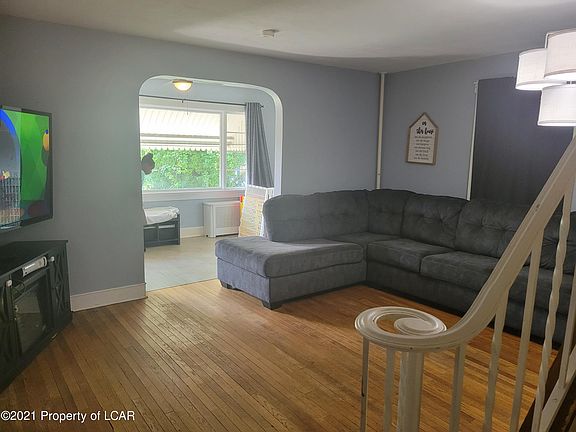 4th image of 18 Brown St
