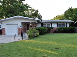 8312 E Rose Ln, Wichita, KS 67207