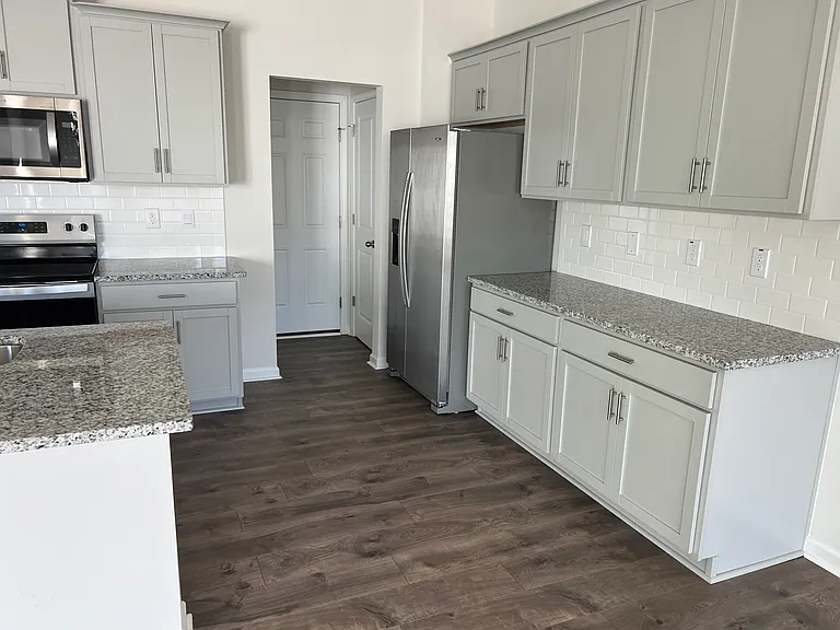 1218 Evelynnview Ln — Photo 1