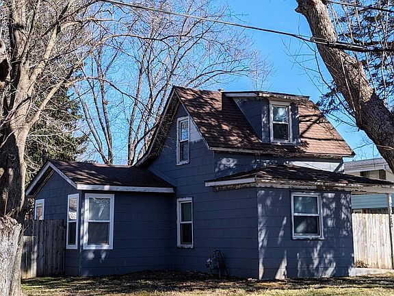2nd image of 212 Rose Ave