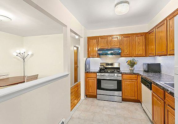 3rd image of 1461 Ovington Ave #2