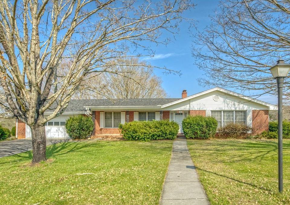 1st image of 19351 Oakwood Dr