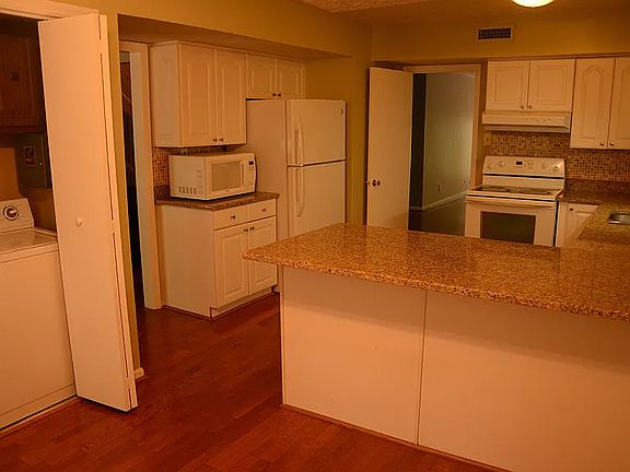 4th image of 3012 Vinings Ferry Dr SE