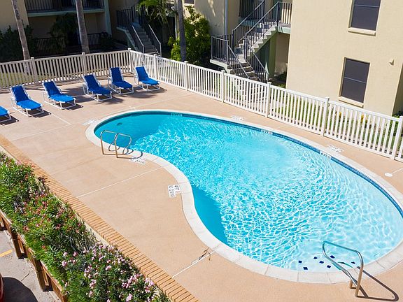 3rd image of 104 E Parade Dr #7