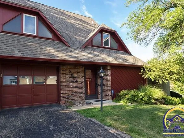 2904 SW Arrowhead Rd, Topeka, KS 66614