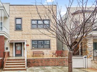 6841 76th St, Middle Village, NY 11379