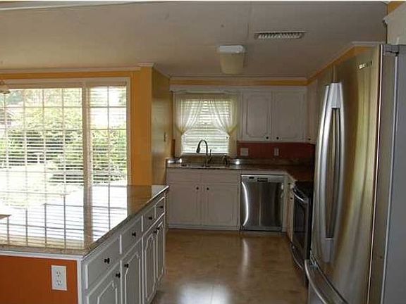 5th image of 402 Saint Camille St