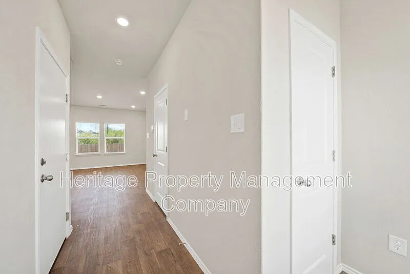 3 bed, 2.5 bath, 1700 sqft, $1,850 — Photo 3