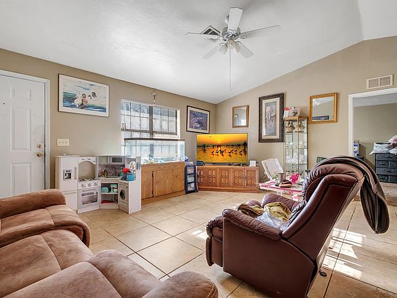 4th image of 901 Tomahawk Ct