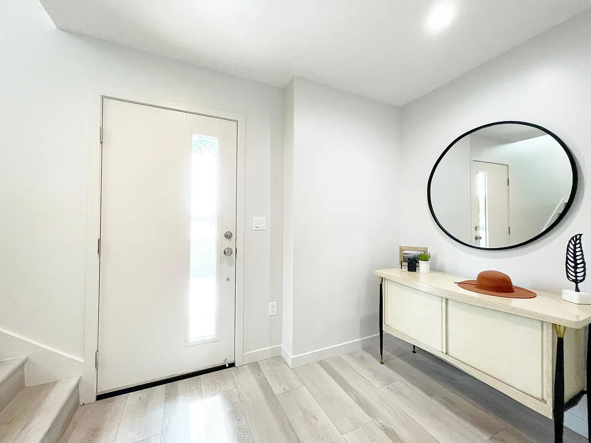 Entry - 230 S San Marino Ave #D