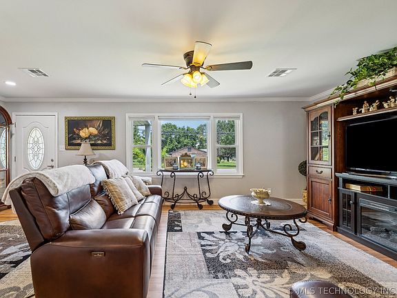 5th image of 100 Glendale Pl