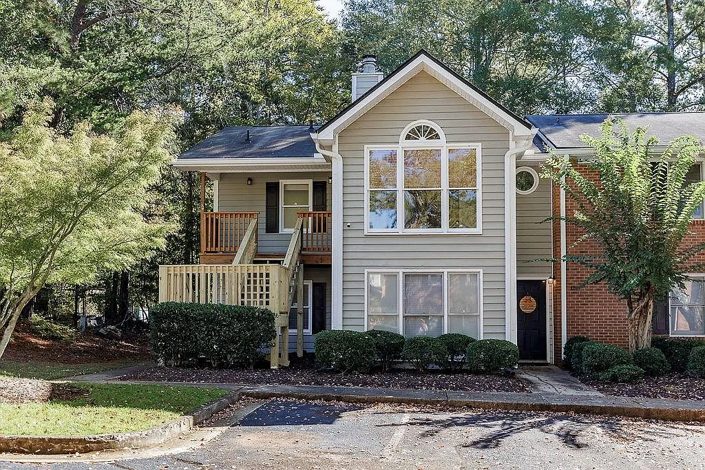 3 bed, 2.5 bath, $1,600 — Photo 1