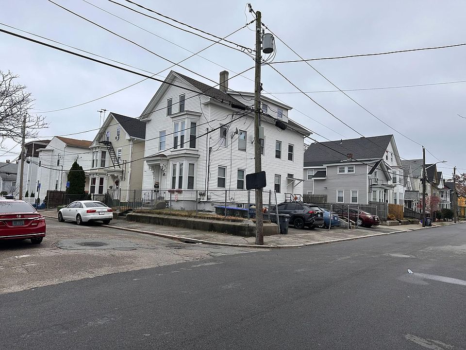 1st image of 30 Hawthorne St Floor 3