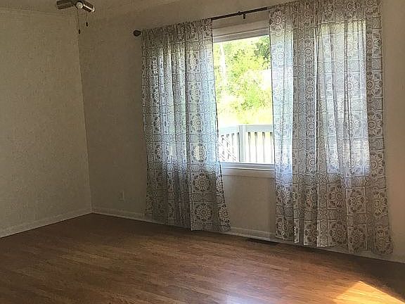 3rd image of 7603 Hickory Rd