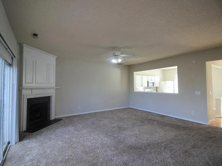 205 Canyon Lake Cir — Photo 5
