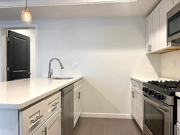2nd image of 1446 N Franklin St #1B