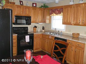 4th image of 215 Walnut Dr