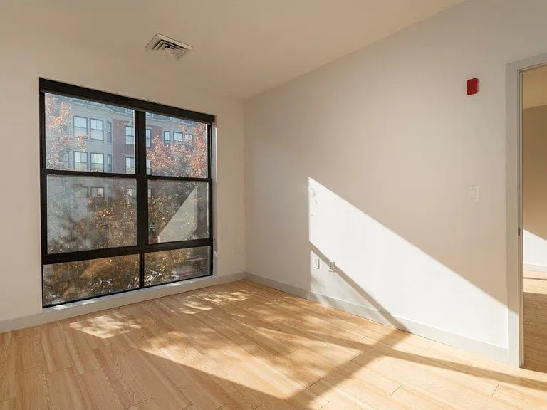 West Square Apartments — Photo 159