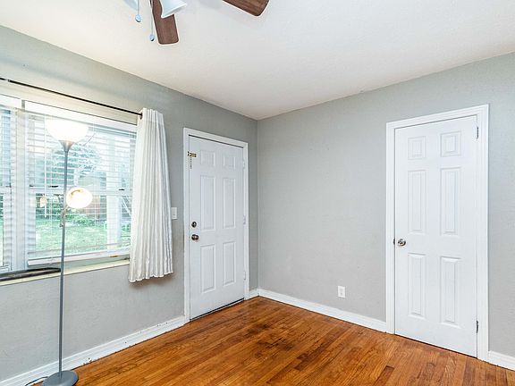 4th image of 6040 Robbins Cir S