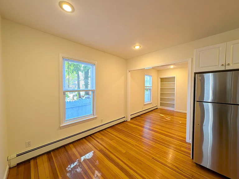 5 Locke St #1 — Photo 2
