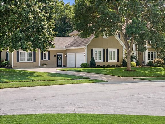 5th image of 1041 SW Ellis Dr