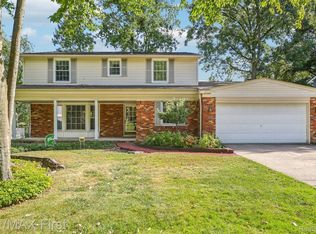 3401 Witherbee Dr, Troy, MI 48084