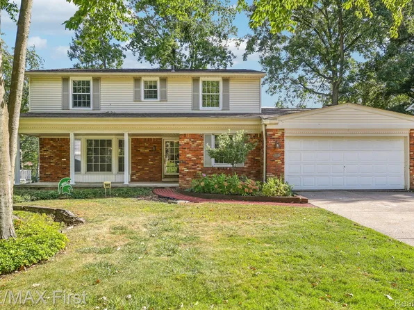 3401 Witherbee Dr, Troy, MI 48084